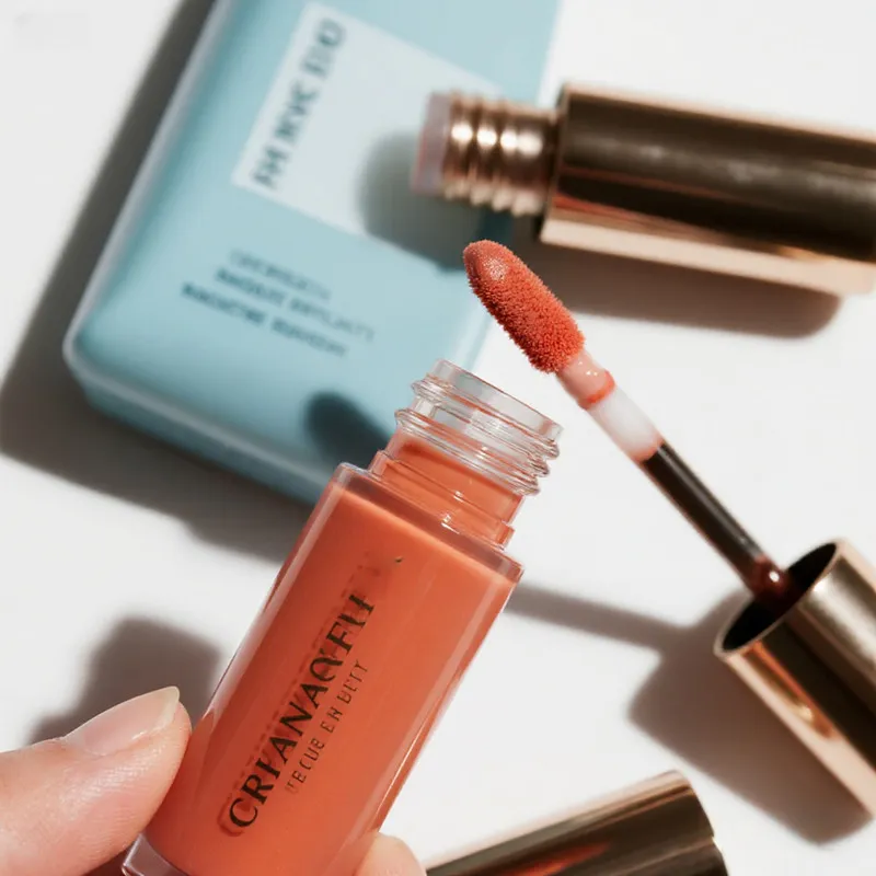 Prive etikèt lèv Interprete nan Lachin